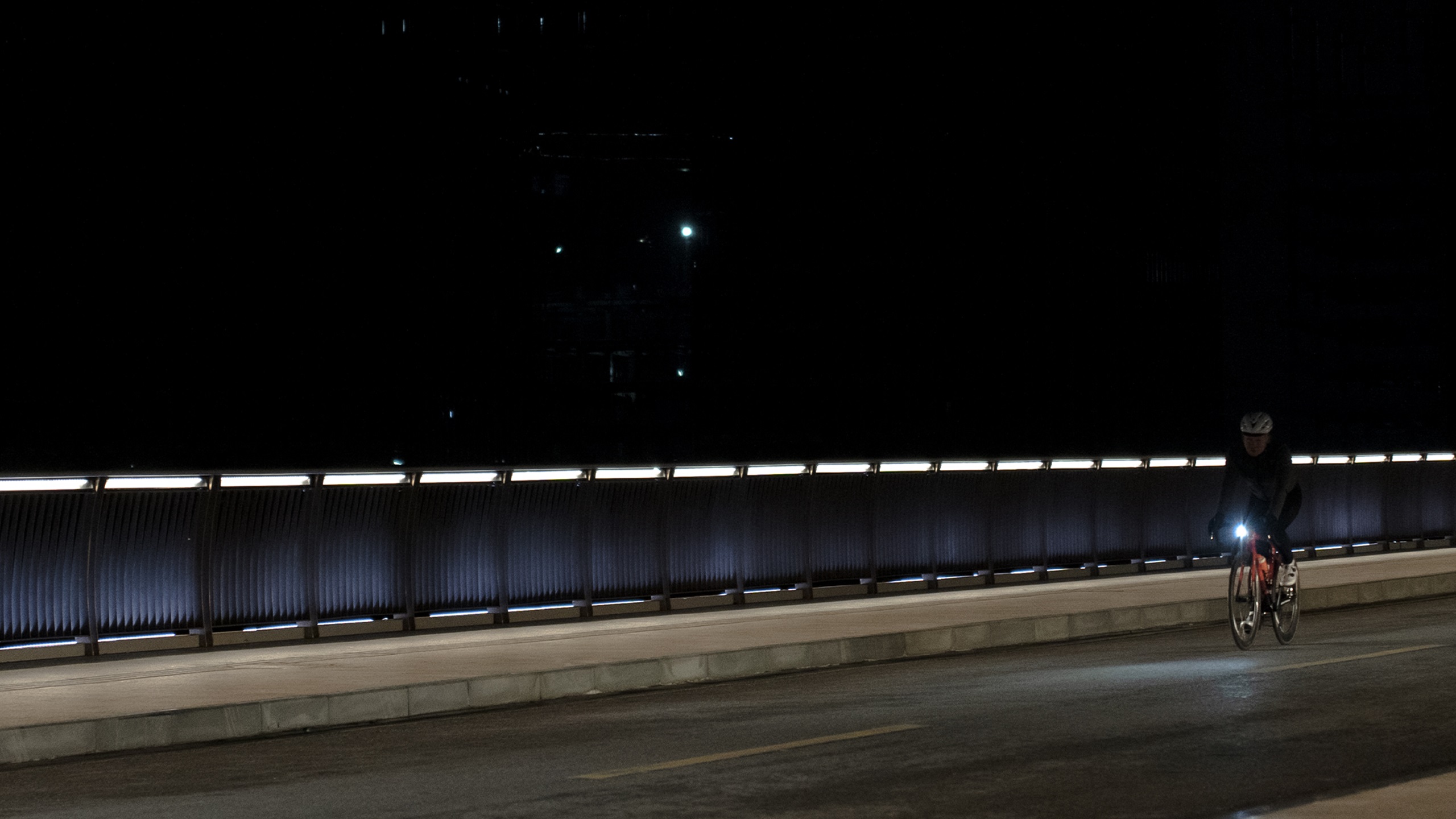 VS1200 bike headlight with intelligent adaptation